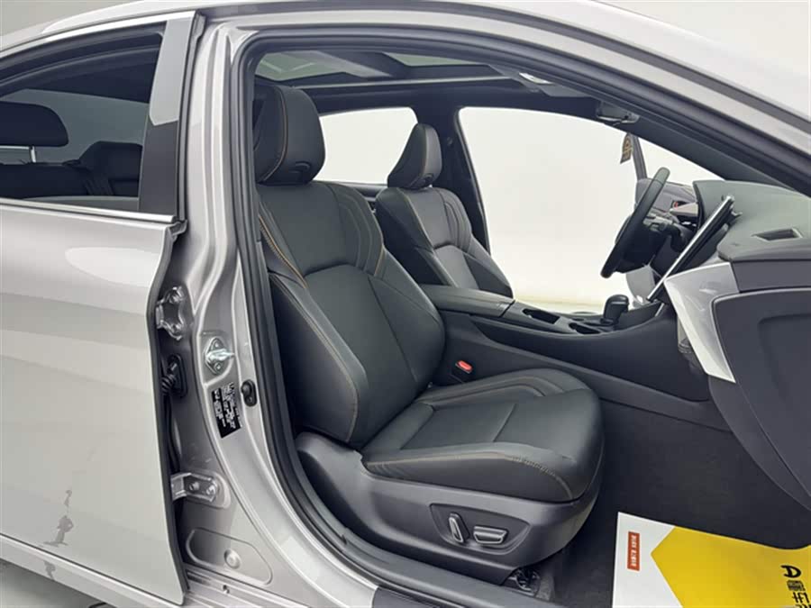 Toyota Avalon 2023 car image #18