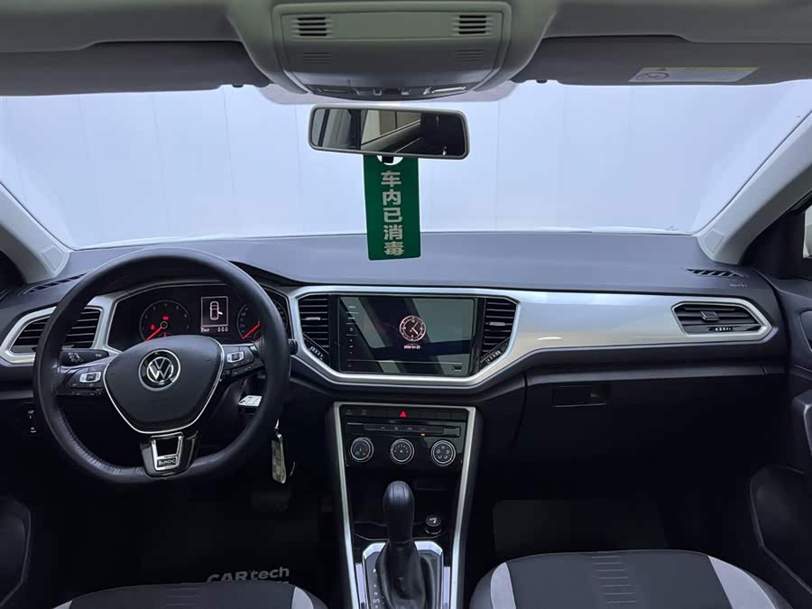 Volkswagen T-Roc 2021 car image #18