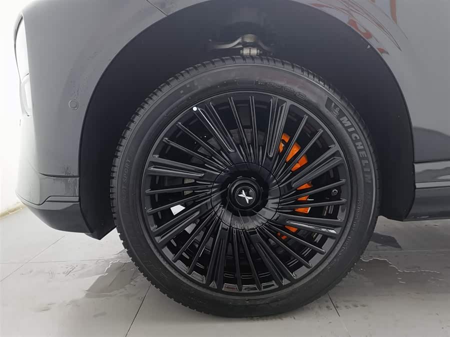 Xpeng G9 2025 car image #18