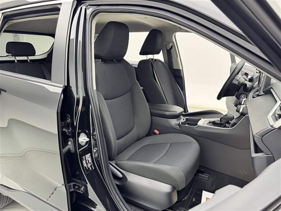 Toyota RAV4 2022 car image #18