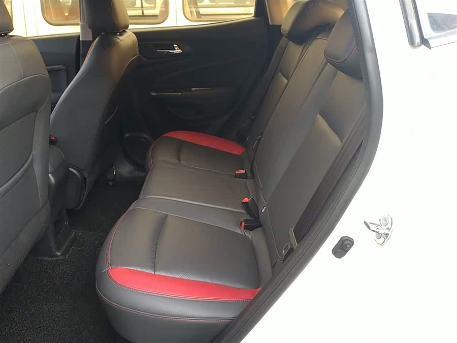 Changan CS15 2017 صورة سيارة #18