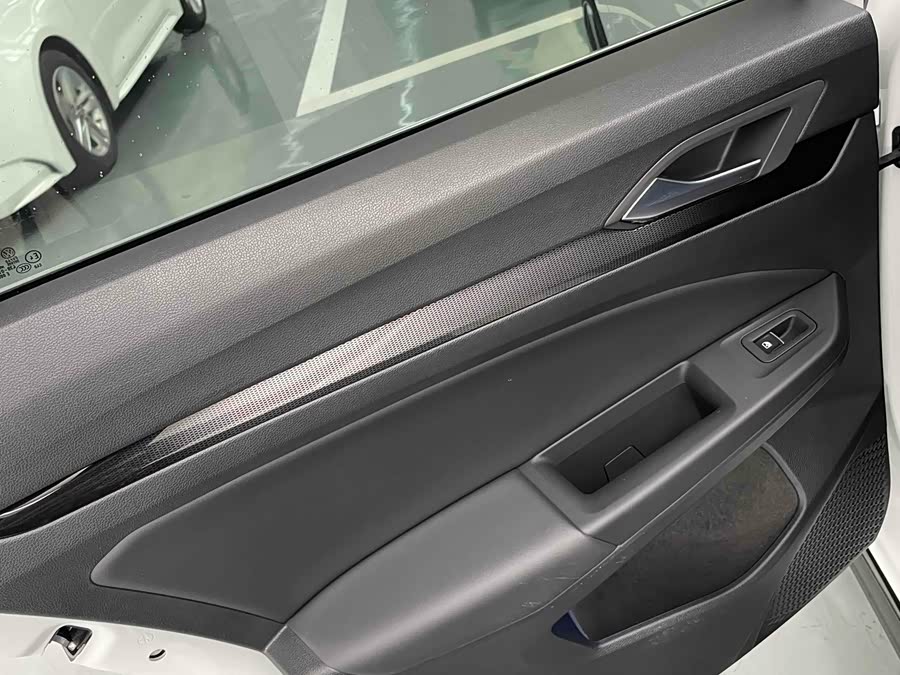 Volkswagen Golf 2021 car image #18
