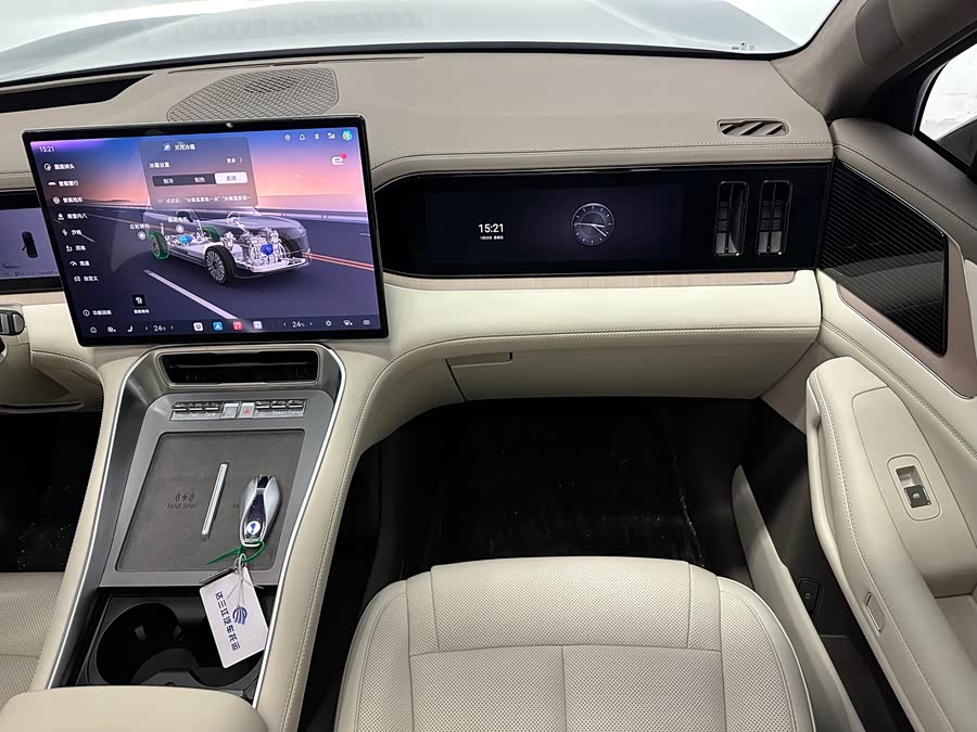 Denza 2025 car image #18