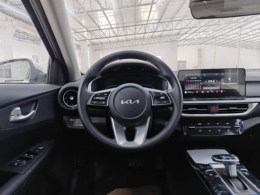Kia K3 car image #18