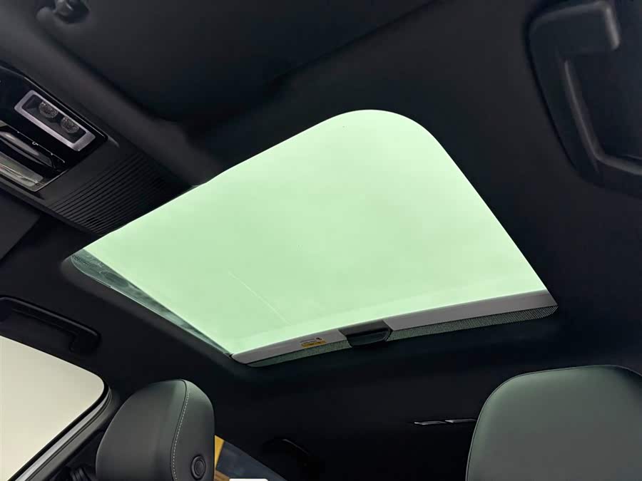 Volkswagen Golf 2025 car image #18