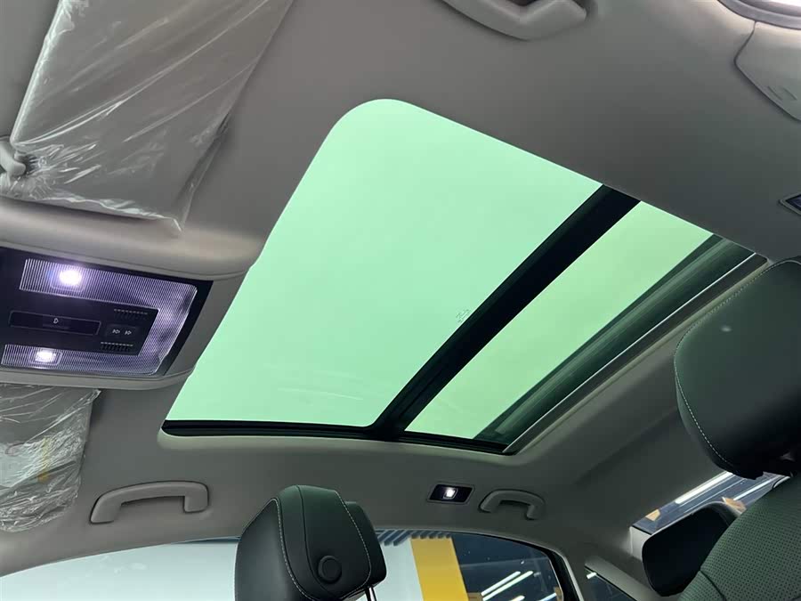 Volkswagen Passat 2023 car image #18