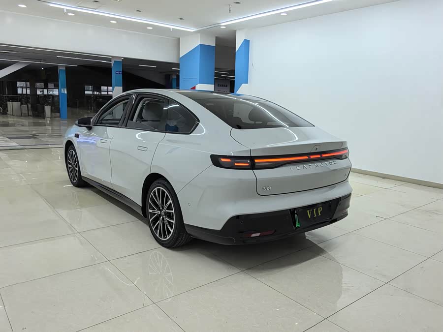 零跑汽车 零跑B01 2025 汽车图片 #18