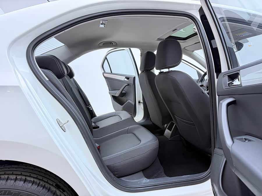 Skoda Rapid 2022 car image #18