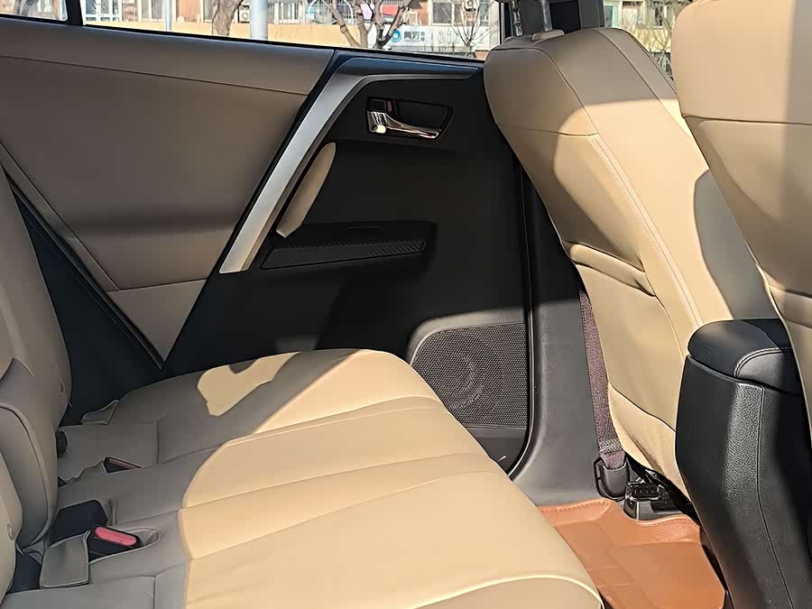 Toyota RAV4 2015 car image #18