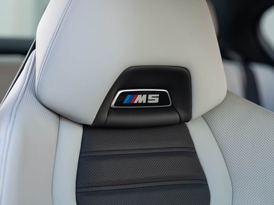 BMW M5 2023 изображение автомобиля #18