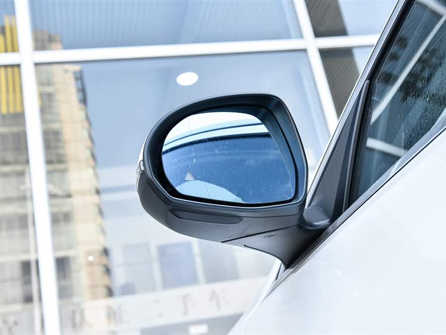 Mercedes-Benz C Class 2023 car image #18