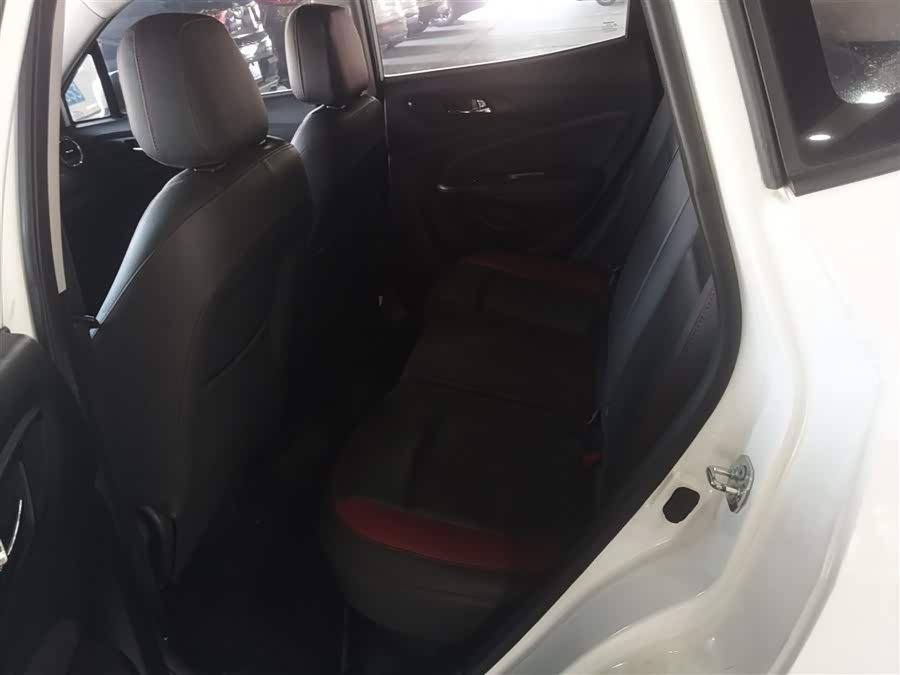 Changan CS15 2017 изображение автомобиля #18