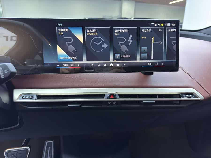 BMW iX M60 2025 car image #18