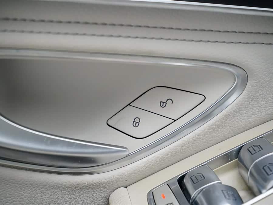 Mercedes-Benz C Class 2015 car image #18