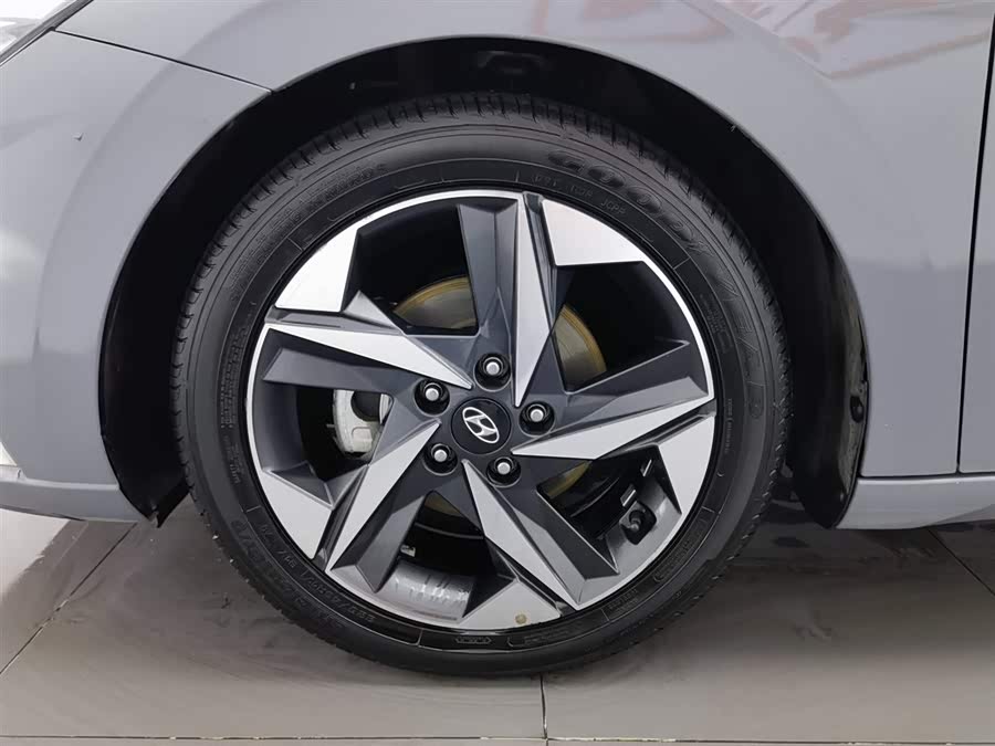 Hyundai Elantra 2023 car image #18