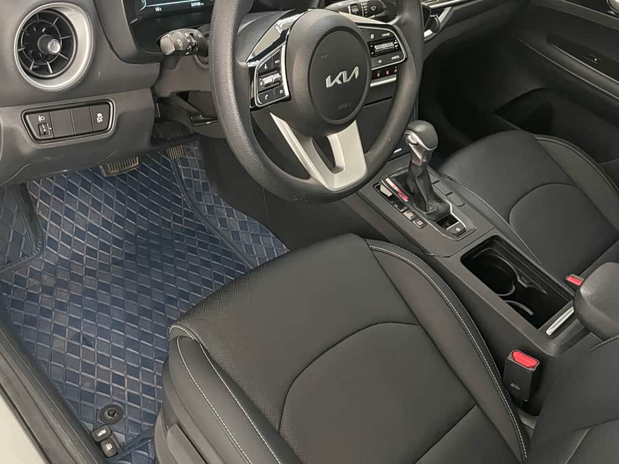 Kia K3 2022 car image #18
