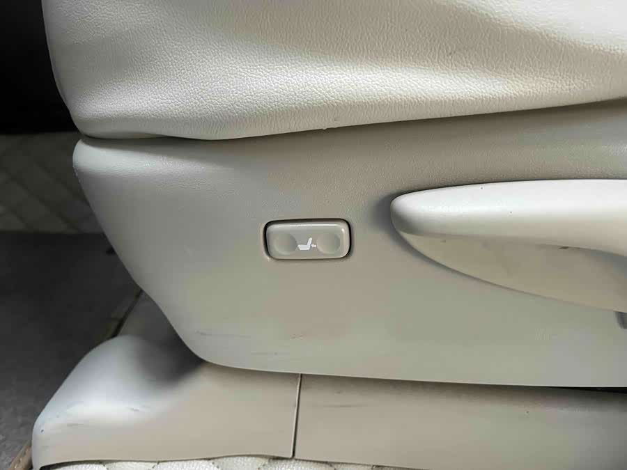 Toyota Land Cruiser Prado 2019 car image #18