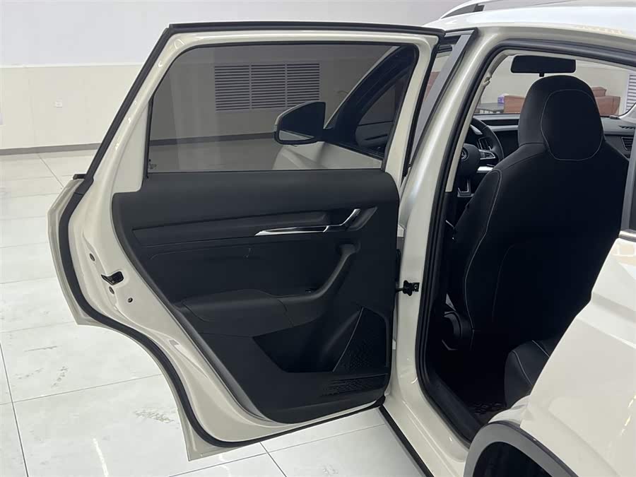 Skoda Kamiq 2022 изображение автомобиля #18