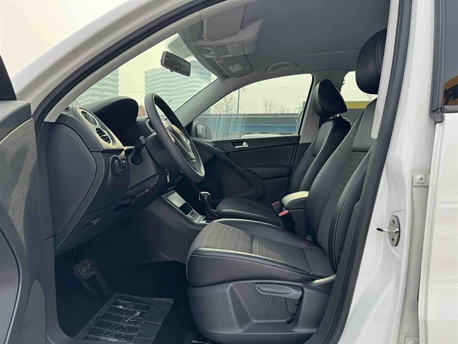 Volkswagen Tiguan 2018 car image #18