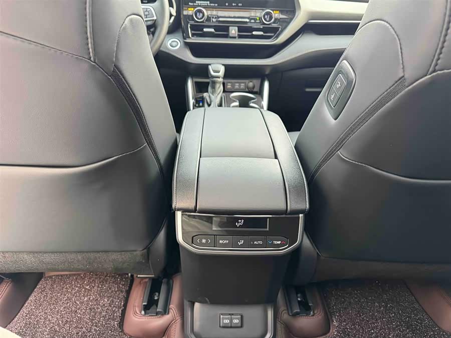 Toyota Highlander 2025 car image #18