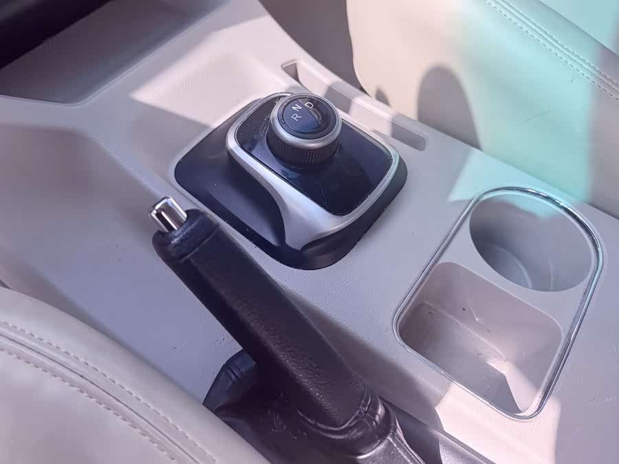 Forthing Lingzhi EV 2020 #18 Forthing Lingzhi EV 2020 car image #18