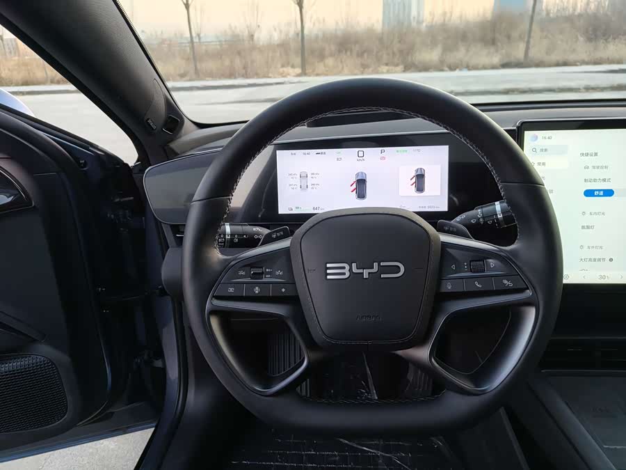 BYD Seal 2025 car image #18