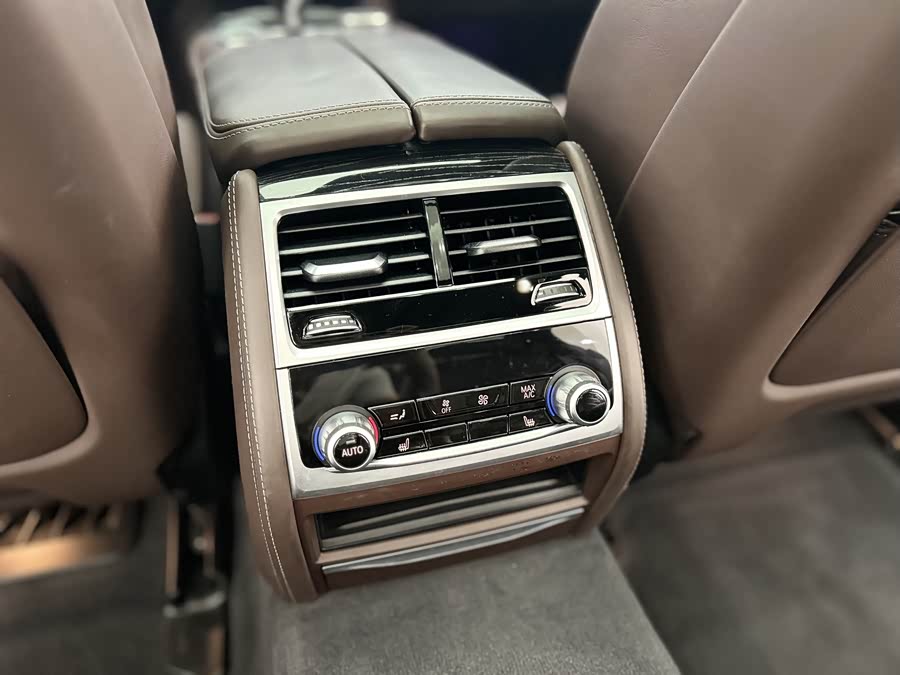 BMW 7 Series 2021 car image #18