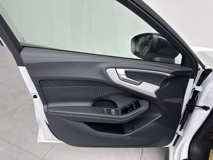 Audi 2025 car image #18