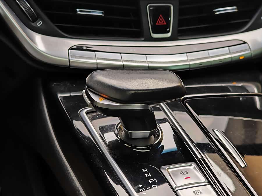 GEELY Ulion 2019 car image #18