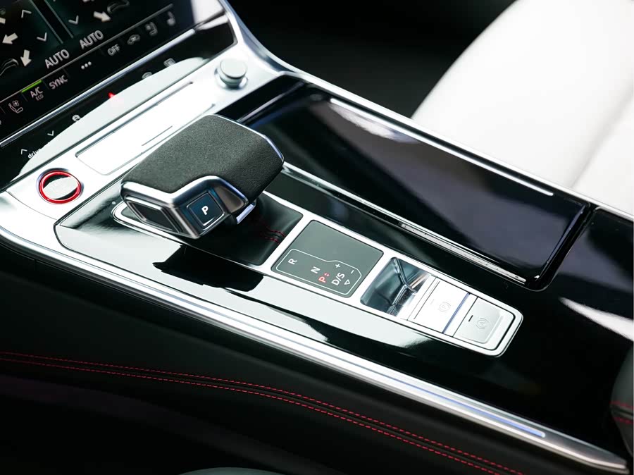 Audi RS 6 2021 immagine di auto #18