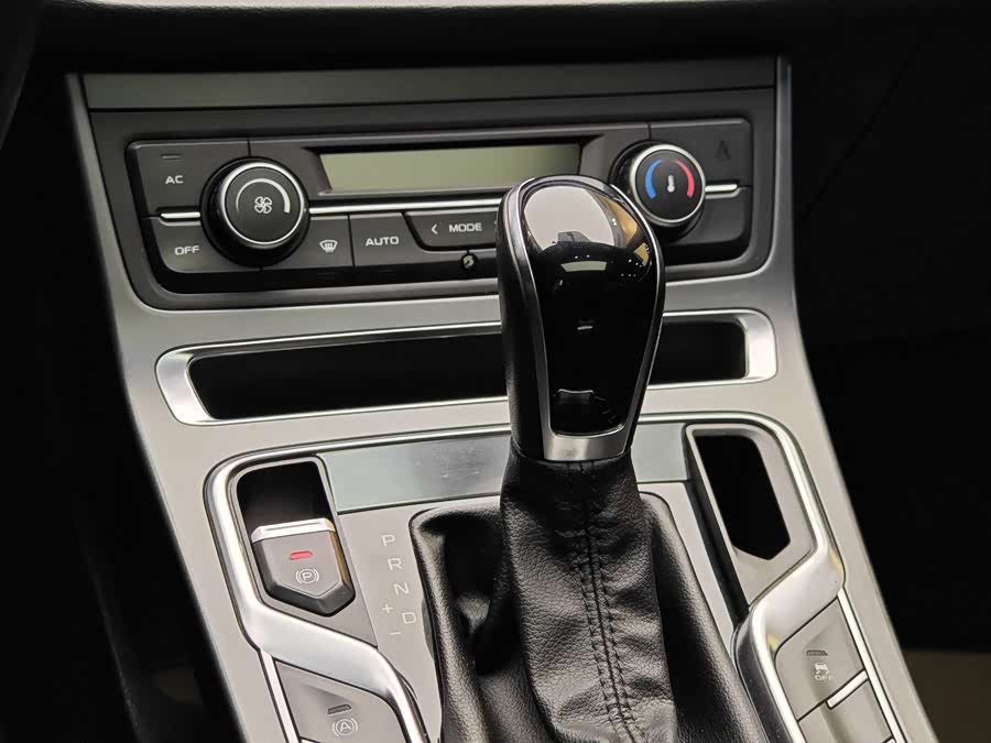 GEELY Emgrand 2020 #18 GEELY Emgrand 2020 car image #18