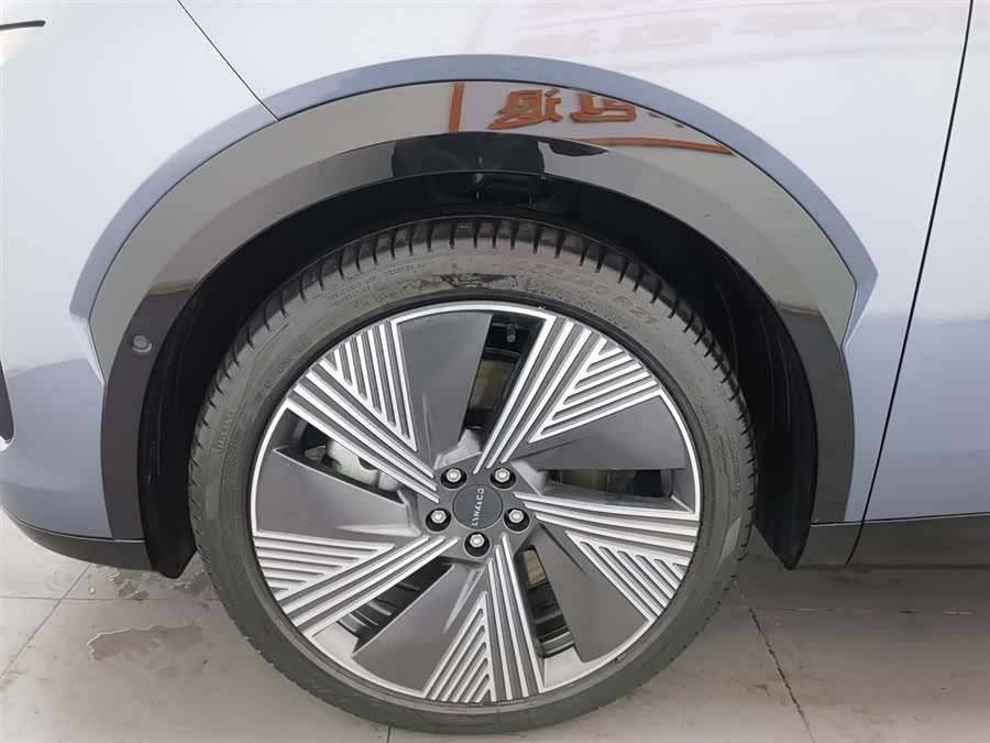 Lynk & Co 08 EM-P 2024 car image #18