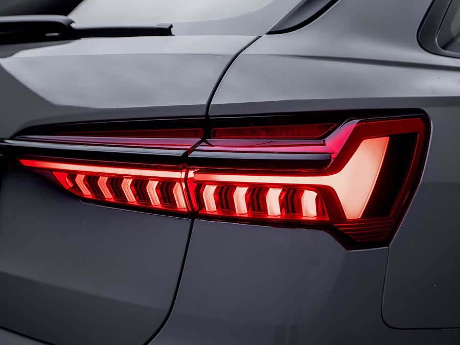 Audi RS 6 2021 immagine di auto #18