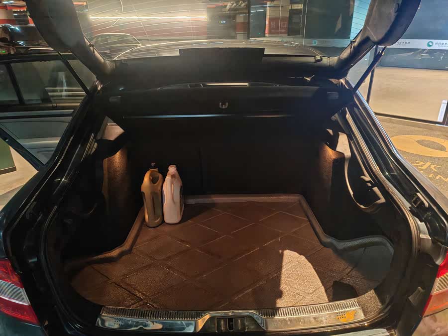 Skoda Superb 2010 car image #18