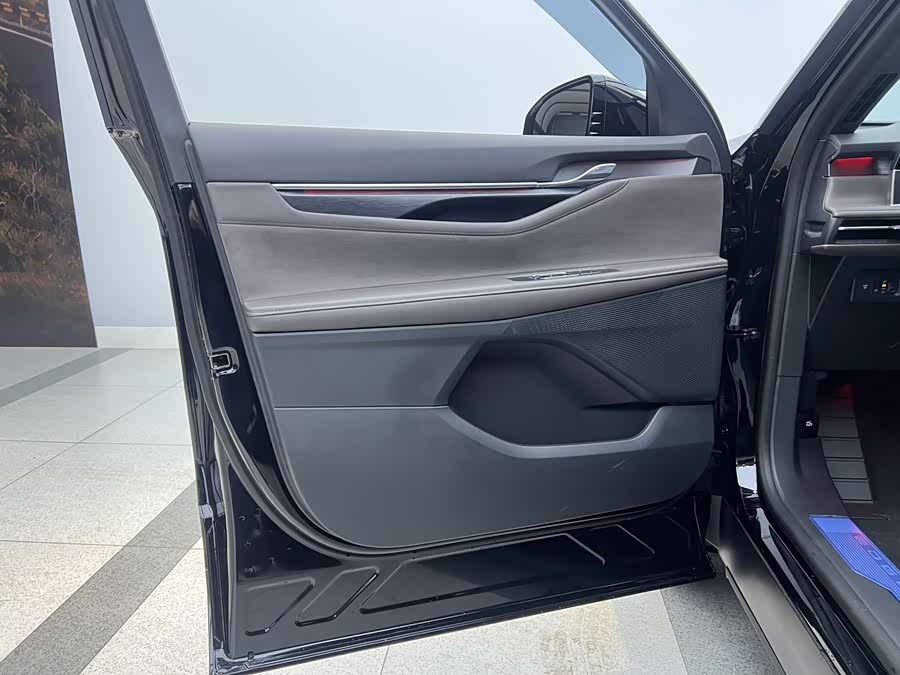 Ford Edge 2025 car image #18