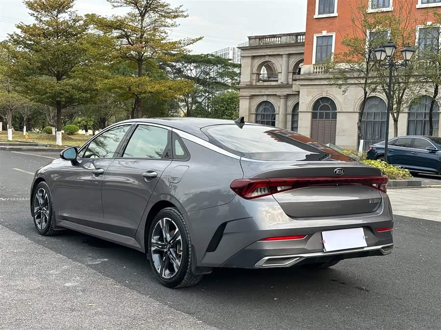 Kia K5 2021 صورة سيارة #18