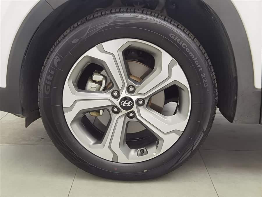Hyundai Santa Fe 2020 car image #18