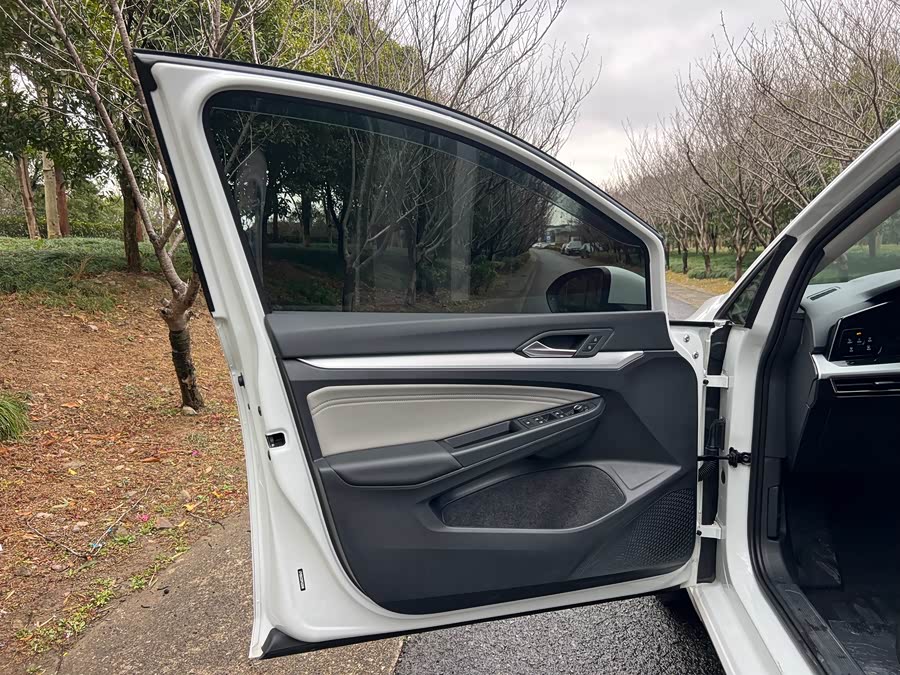 Volkswagen Golf 2024 car image #18