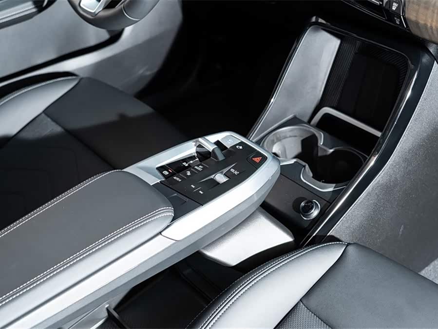 BMW iX1 2024 صورة سيارة #18