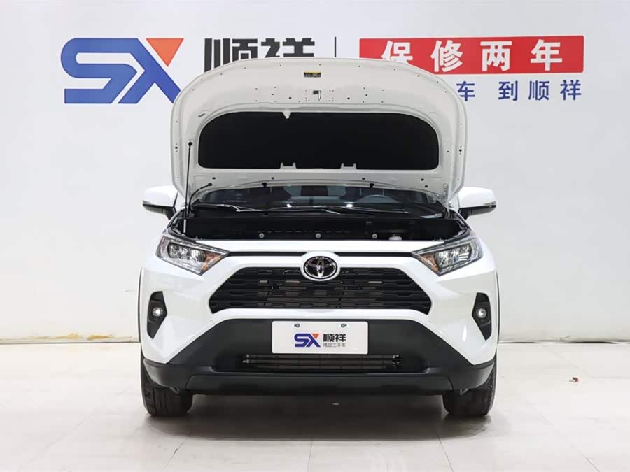 Toyota RAV4 2023 car image #18