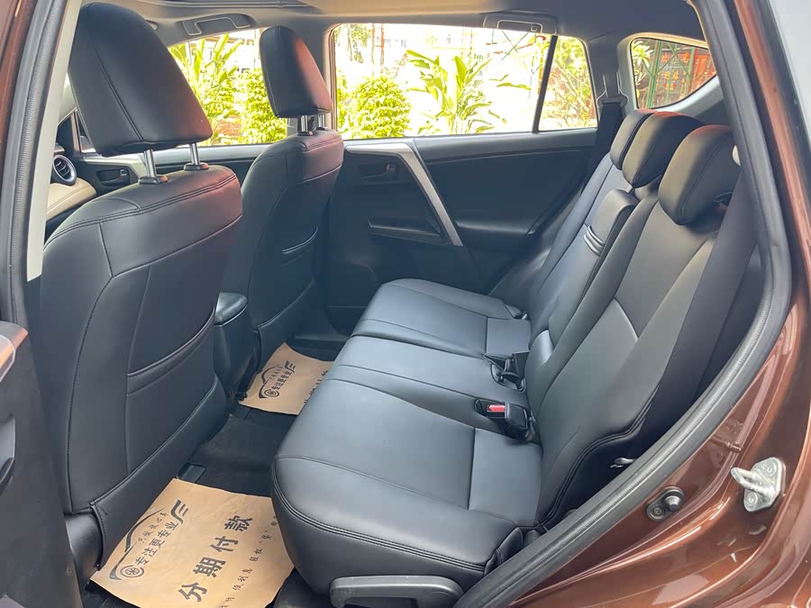 Toyota RAV4 2018 immagine di auto #18