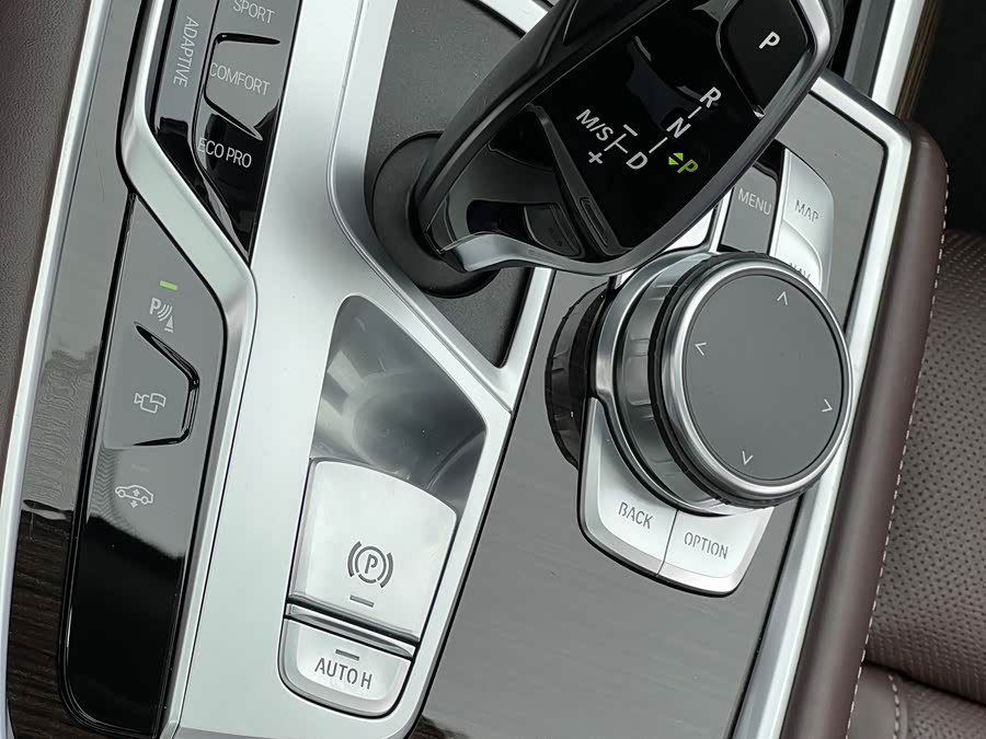 BMW 7 Series 2020 car image #18