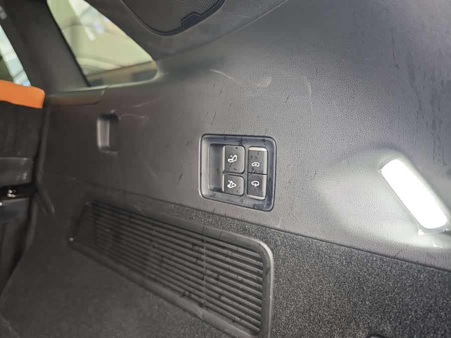 Xpeng G9 2025 car image #18