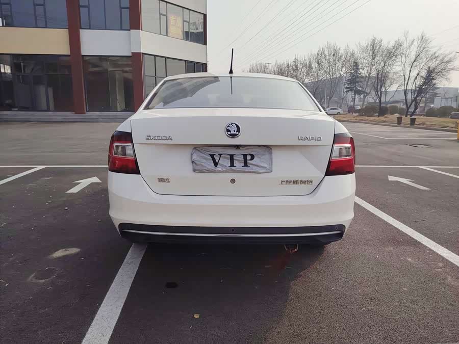 Skoda Rapid 2018 car image #18