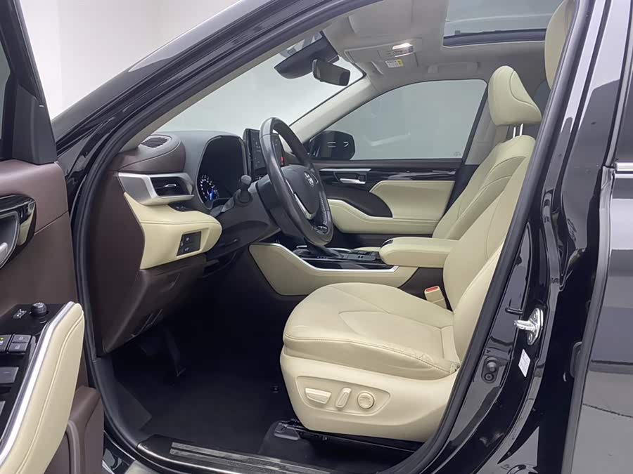 Toyota Highlander 2022 car image #18