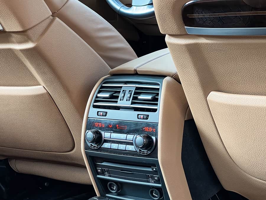 BMW 7 Series 2012 immagine di auto #18