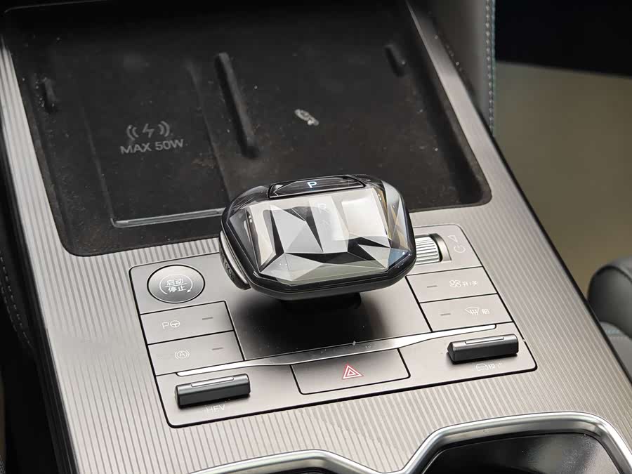 BYD SongL DM-i 2025 #18 BYD SongL DM-i 2025 car image #18