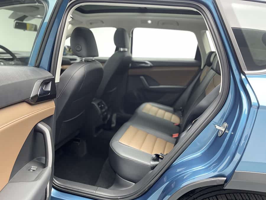 Volkswagen Tharu 2022 car image #18