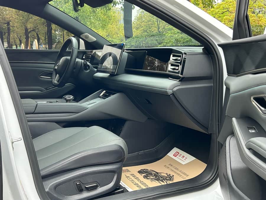 BYD Qin L 2025 car image #18