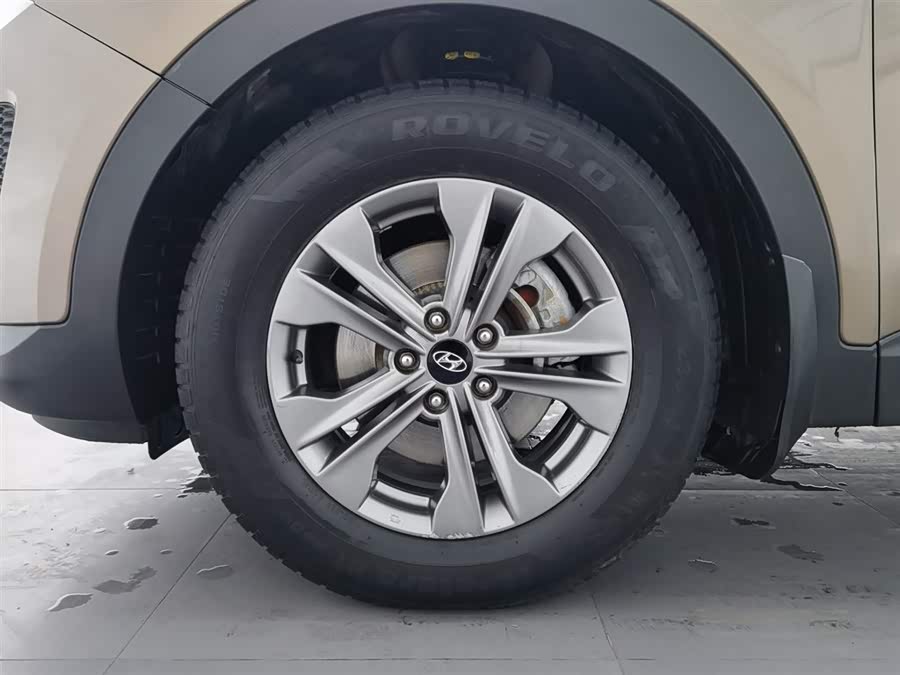 Hyundai Santa Fe 2014 car image #18